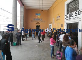 Se manifiestan custodios del Cereso de San Pedro Cholula - ES imagen agencia de fotografía