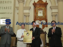 Recibe Alejandro Solalinde reconocimiento Juan de Palafox y Mendoza - ES imagen agencia de fotografía