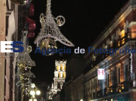 Motivo Navideños en el Zócalo de la ciudad - ES imagen agencia de fotografía