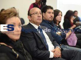 Baños en foro de la BUAP - ES imagen agencia de fotografía