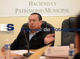Hacienda, revisan cuentas  - ES imagen agencia de fotografía