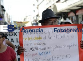 Consulta, exigen ciudadanos ante ley del agua  - ES imagen agencia de fotografía