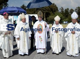 Nuncio Pierre, bendice paillo en el complejo guadalupano  - ES imagen agencia de fotografía