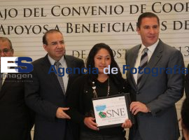 Entrega de  apoyos a beneficiarios del subprograma Bécate  - ES imagen agencia de fotografía