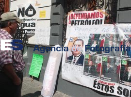 Manifestantes de MORENA a las afueras de congreso - ES imagen agencia de fotografía