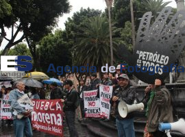 Manifestantes de Morena en zócalo de la ciudad - ES imagen agencia de fotografía