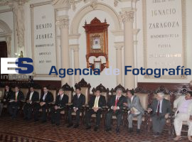 Entrega de copia de la cédula Real a Cuahutémoc Cárdenas - ES imagen agencia de fotografía