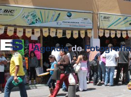 Compras para regreso a clases - ES imagen agencia de fotografía
