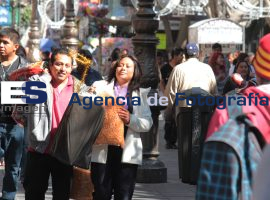 Compras Navideñas en centro Histórico - ES imagen agencia de fotografía