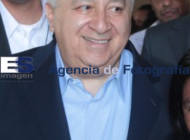 Entrega de computadoras  portátiles a alumnos de alto Desempeño - ES imagen agencia de fotografía