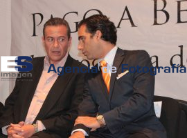 Entrega becas para capacitación a auto empleo : Mtro.Michel Chaín - ES imagen agencia de fotografía