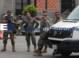 Preparativos para exposición de la marina en zócalo - ES imagen agencia de fotografía