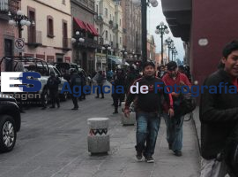 Mestros y de la 28 de Octubre realizan manifestación - ES imagen agencia de fotografía