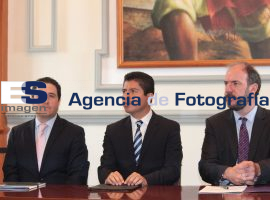 Entrega de calificación a la calidad Crediticia  - ES imagen agencia de fotografía