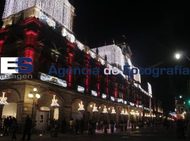Iluminación del Palacio Municipal - ES imagen agencia de fotografía