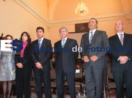 Entrega de visitante distiguido  - ES imagen agencia de fotografía