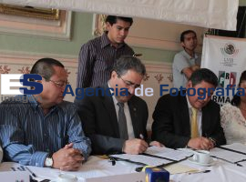 Firma de Convenio PRI Y Colegio de  Ingenieros - ES imagen agencia de fotografía
