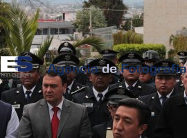 Develación de monumento al Policía que queremos - ES imagen agencia de fotografía