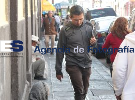 Poblanos de tercera edad pidiendo limosna - ES imagen agencia de fotografía
