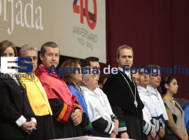Entrega de cruz forjada UPAEP - ES imagen agencia de fotografía