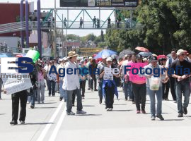 Bloqueo a maestros por parte policía municipal y estatal - ES imagen agencia de fotografía