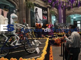 Ofrenda del Palacio Municipal dedicada a José Guadalupe Posada - ES imagen agencia de fotografía