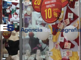 Aumenta compra de lencerÃ¬a Roja y Amarilla en fin de aÃ±o - ES imagen agencia de fotografía