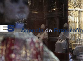 Rito de ordenación sacerdotal - ES imagen agencia de fotografía