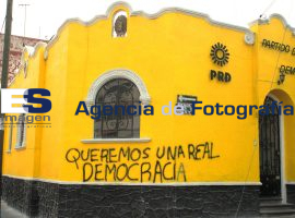 Pintan oficinas del PRD estatal - ES imagen agencia de fotografía