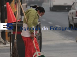 Realizan Limpia en la ciudad por la acumulación de ceniza - ES imagen agencia de fotografía