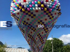 Elevan en Zongozotla globos de papel de china, de hasta 15 metros! - ES imagen agencia de fotografía