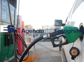 Primer Gasolinazo del 2014 - ES imagen agencia de fotografía
