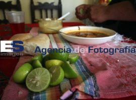 Familias se reunen para curar la resaca - ES imagen agencia de fotografía