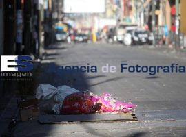 Montones de basura en calles de la ciudad - ES imagen agencia de fotografía