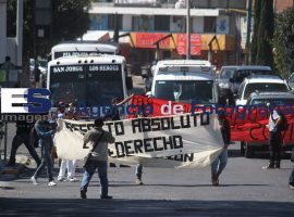Marcha  de Universitarios e integrantes de la 28 de Octubre - ES imagen agencia de fotografía
