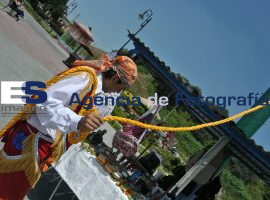 Voladores de papantla en  San Pedro Cholula - ES imagen agencia de fotografía