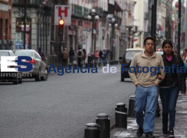 Bajas temperaturas y probabilidad de lluvia en la ciudad - ES imagen agencia de fotografía