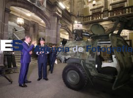 Alcalde Municipal inaugura exposición de la milicia en Palacio Municipal - ES imagen agencia de fotografía