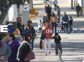 Entrada de niños a Instituciones Educativas - ES imagen agencia de fotografía