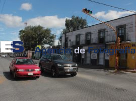 Prohibir estacionarse en calle 12 poniente en San Andrés Chulola - ES imagen agencia de fotografía