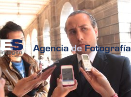Mario Riestra saliendo de la reunión de transición - ES imagen agencia de fotografía