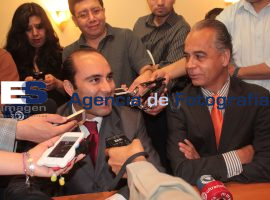 Existen buenos terminos entre cada uno de los integrantes de l congreso:Victor Giorgana - ES imagen agencia de fotografía