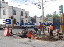 Obras de SOAPAP en la sobre la 17 sur - ES imagen agencia de fotografía