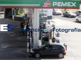 Último gasolinazo del año 2014 - ES imagen agencia de fotografía
