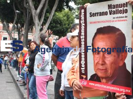 Antorcha Campesina realiza cadena humana - ES imagen agencia de fotografía