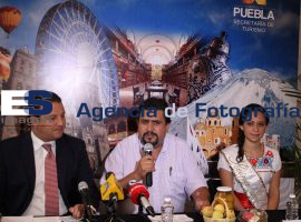 Feria  tradicional del durazno en Tetela de Ocampo - ES imagen agencia de fotografía