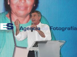 18a. Entrega crédito a la palabra de la mujer - ES imagen agencia de fotografía