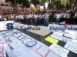 Manifestación de estudiantes del tecnologico de Puebla - ES imagen agencia de fotografía