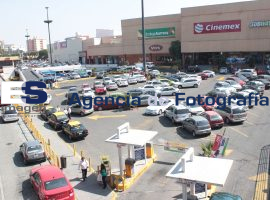 Estacionamiento de Plaza Dorada - ES imagen agencia de fotografía