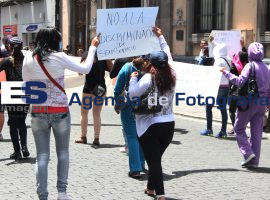 Sexoservidoras se manifiestan en zócalo de la ciudad - ES imagen agencia de fotografía